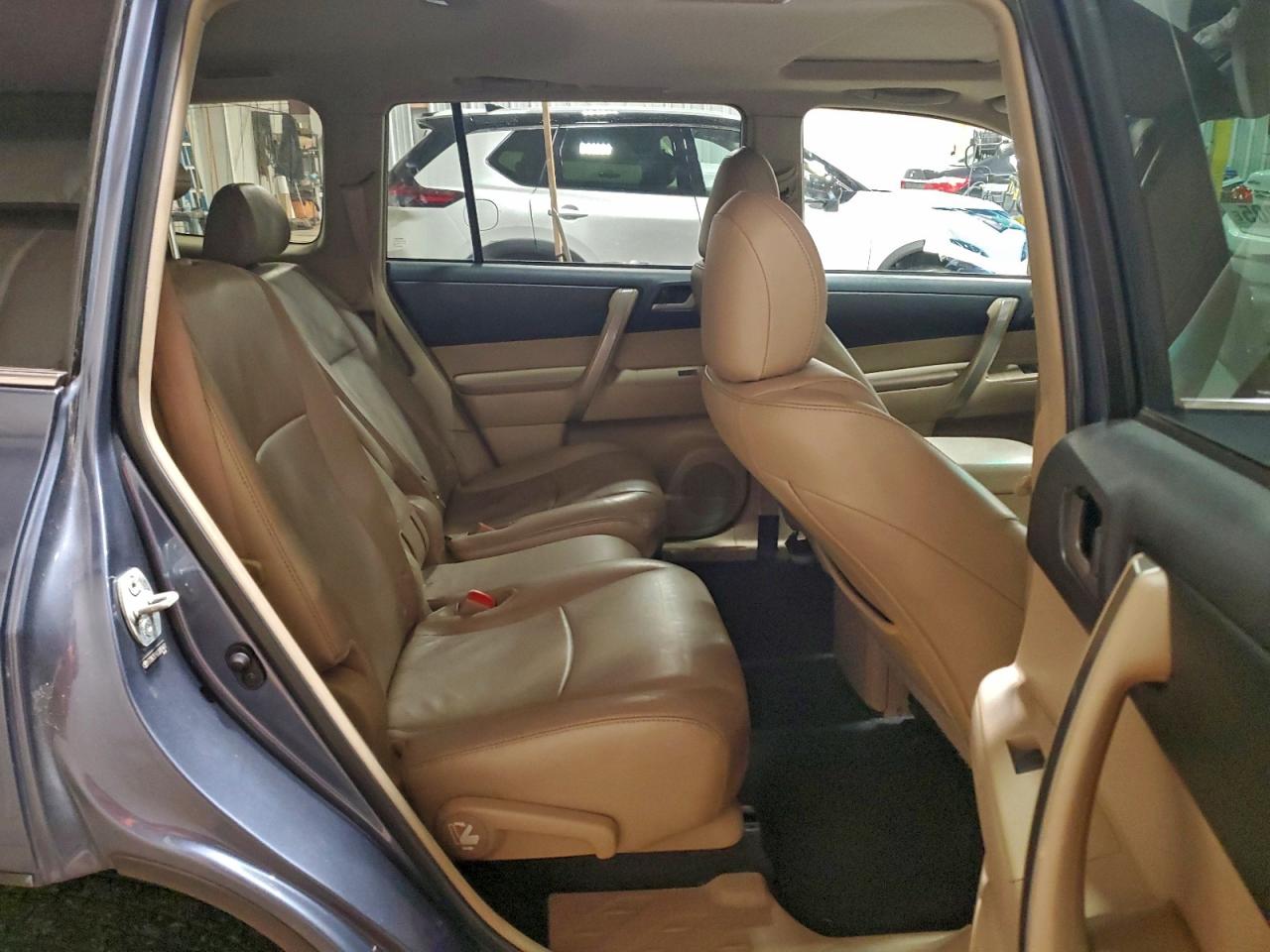 2012 Toyota Highlander Base VIN: 5TDBK3EH8CS095461 Lot: 94030205