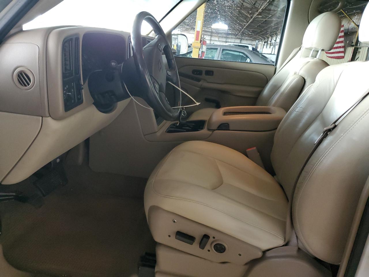 2004 Chevrolet Tahoe C1500 VIN: 1GNEC13Z34J269565 Lot: 92995225