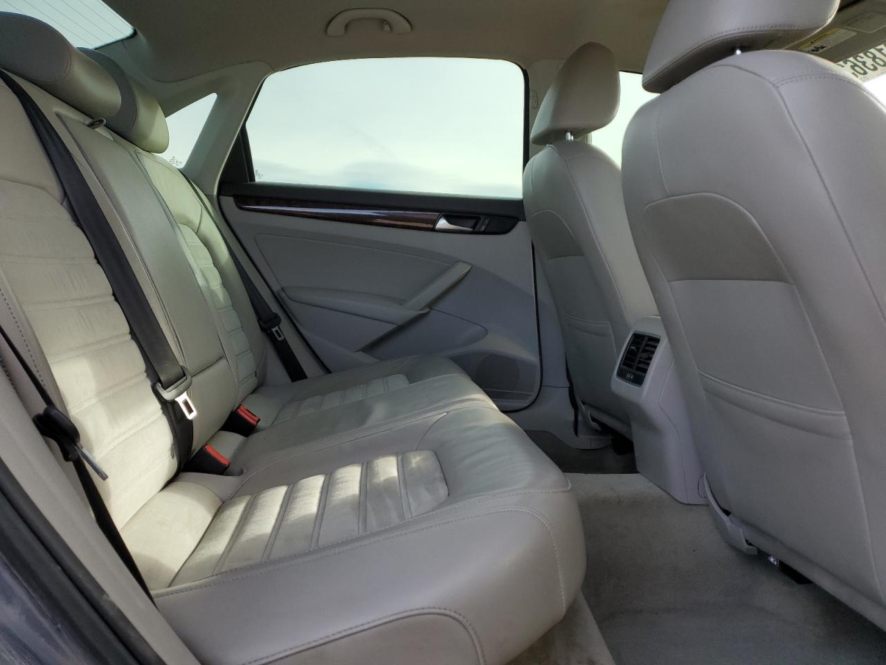 2013 Volkswagen Passat Sel VIN: 1VWCN7A30DC131432 Lot: 91836375