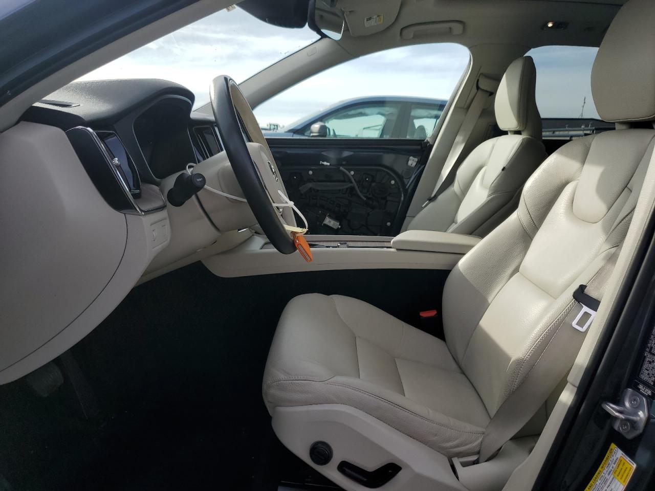 2021 Volvo Xc60 T5 Momentum VIN: YV4102DK8M1861483 Lot: 93274355