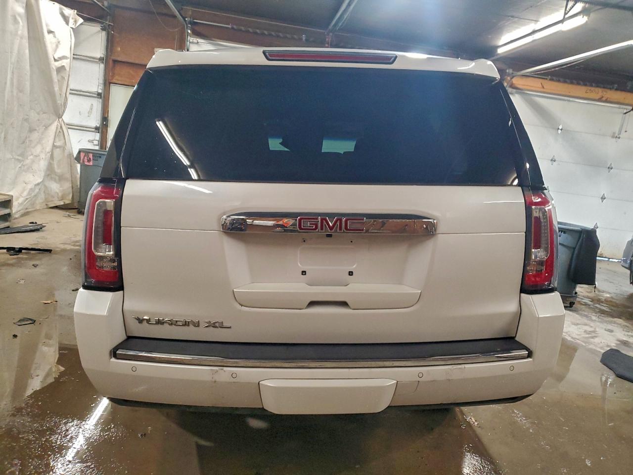 2018 GMC Yukon Xl Denali VIN: 1GKS2HKJ7JR402963 Lot: 92752975