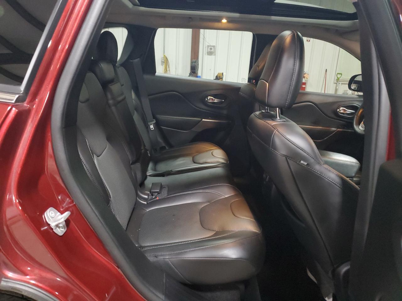 2019 Jeep Cherokee Overland VIN: 1C4PJMJX7KD256162 Lot: 93663355