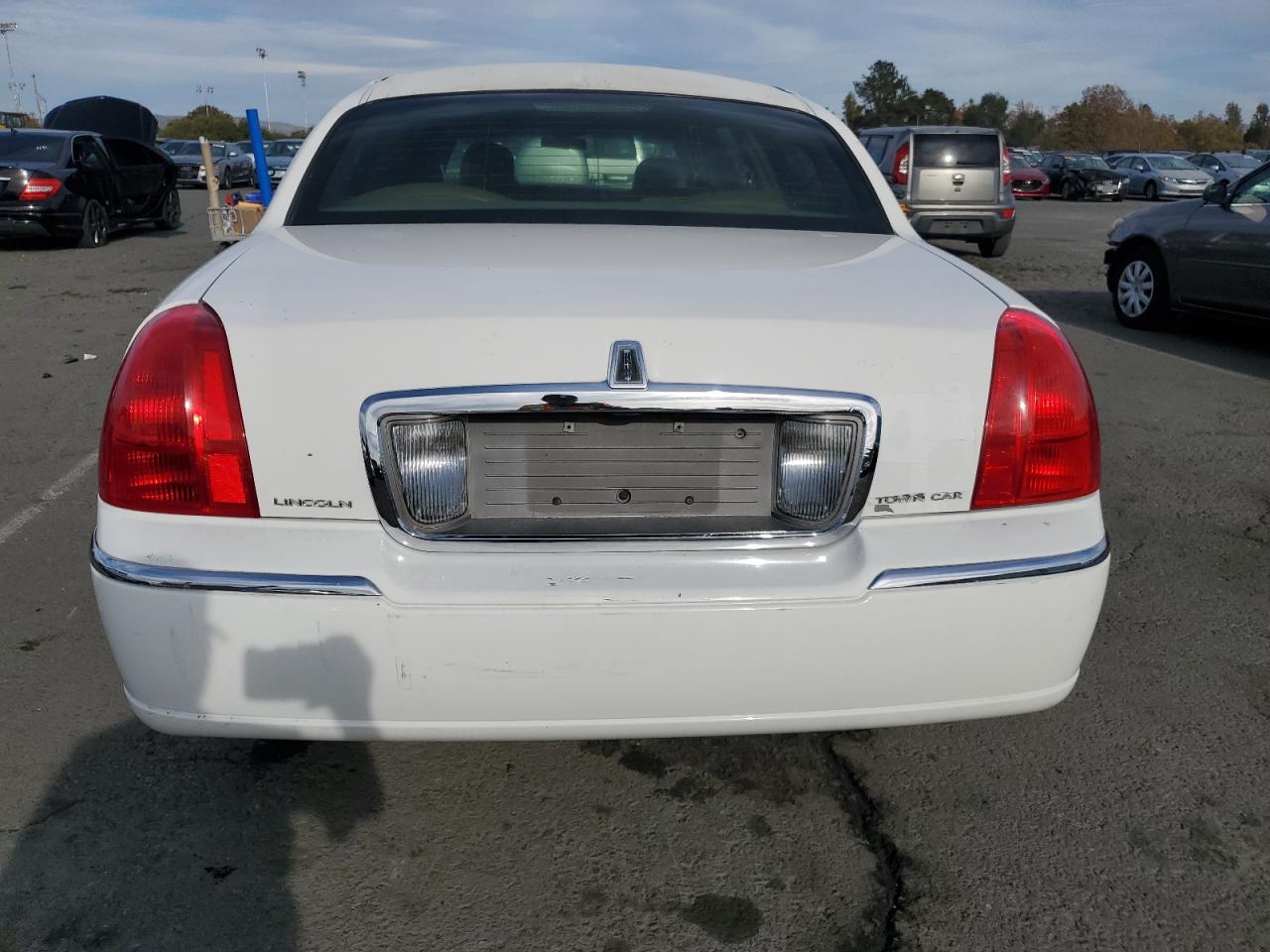 2006 Lincoln Town Car Executive VIN: 1L1FM88W46Y636160 Lot: 91742945