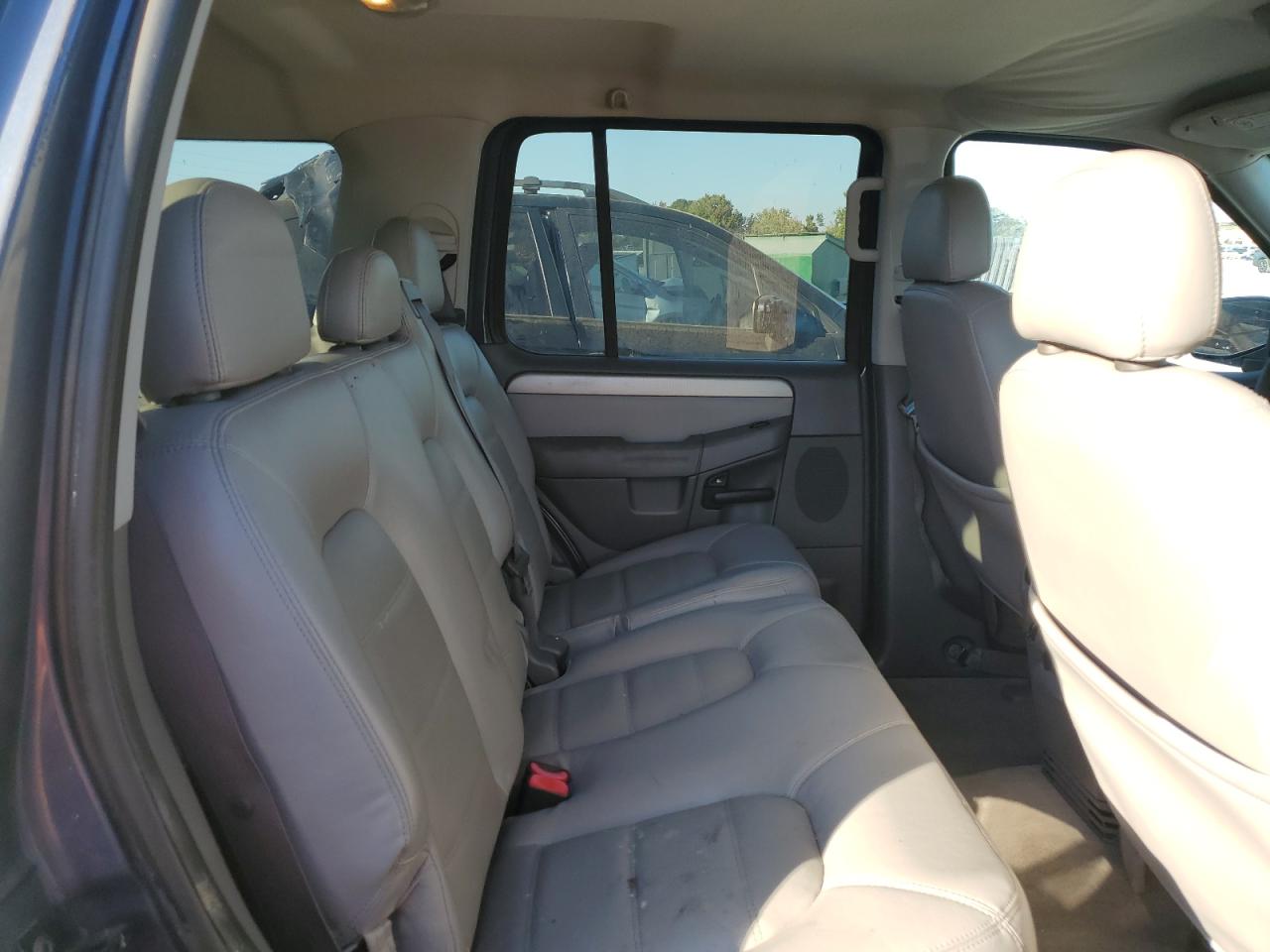 2004 Ford Explorer Xlt VIN: 1FMZU63K54UB45668 Lot: 92838925