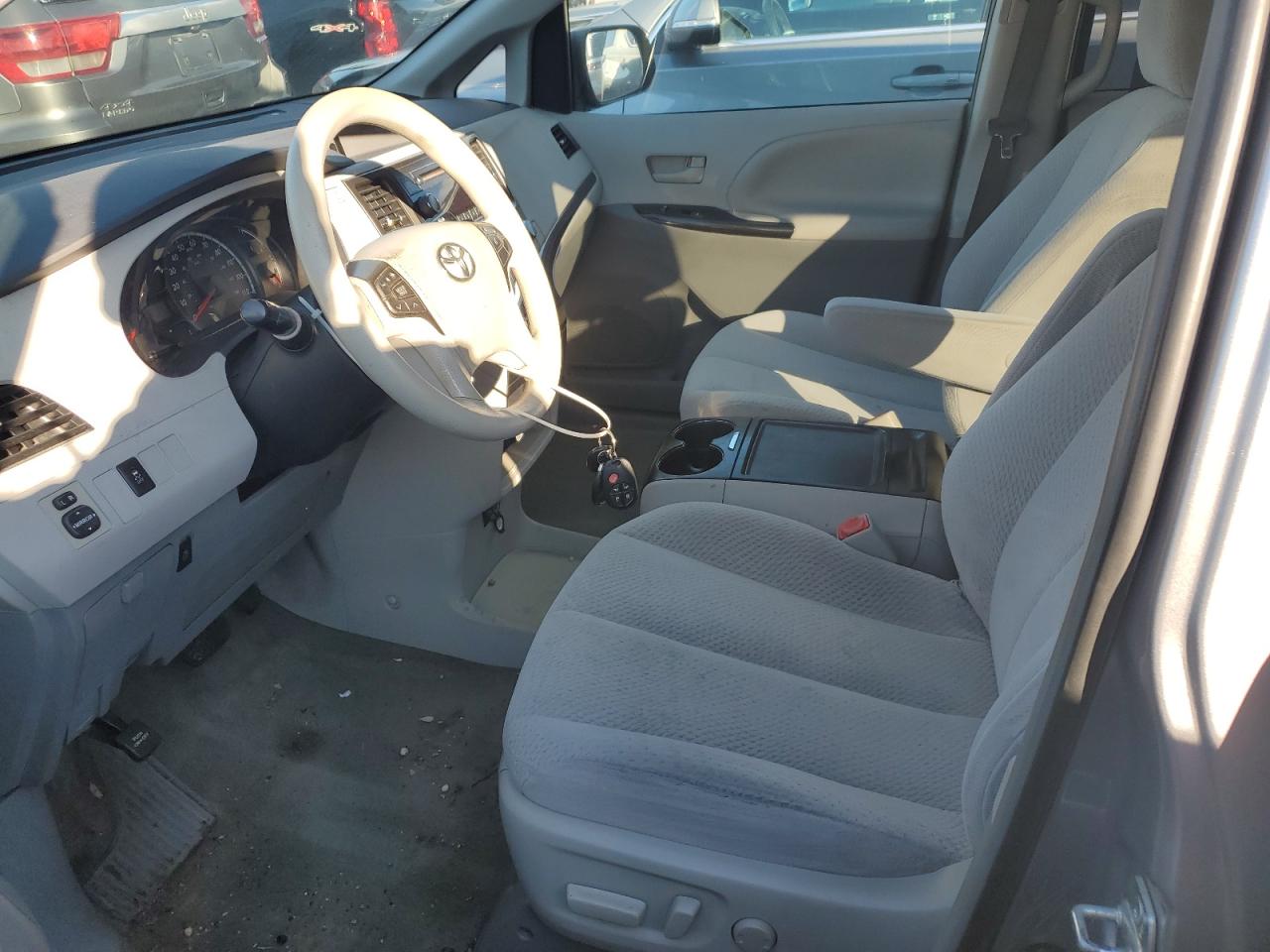 2012 Toyota Sienna Le VIN: 5TDKK3DC1CS188649 Lot: 92814445