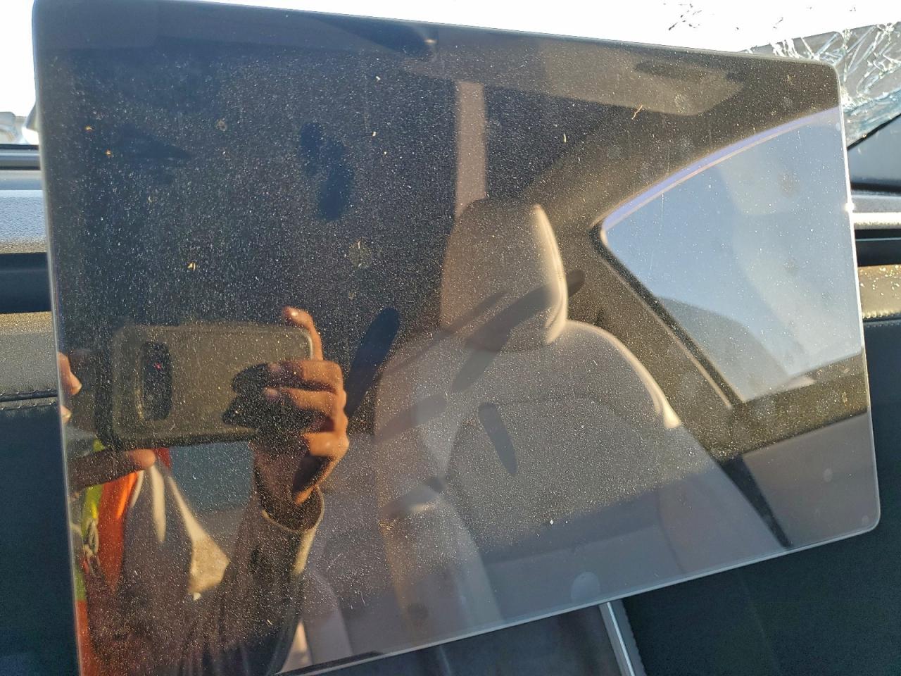 2026 Tesla Model Y VIN: 7SAYGDEDXTA491555 Lot: 92456235