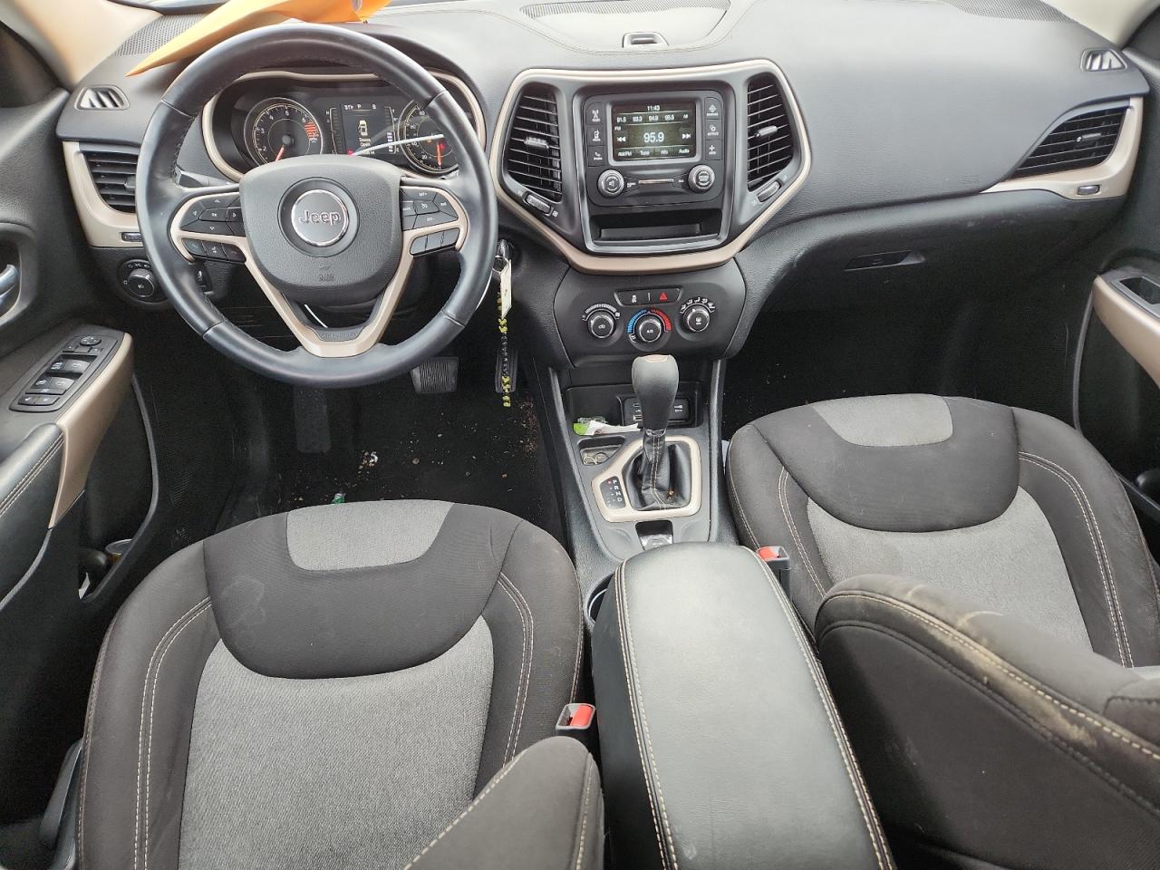 2018 Jeep Cherokee Latitude VIN: 1C4PJLCB1JD553518 Lot: 92485005