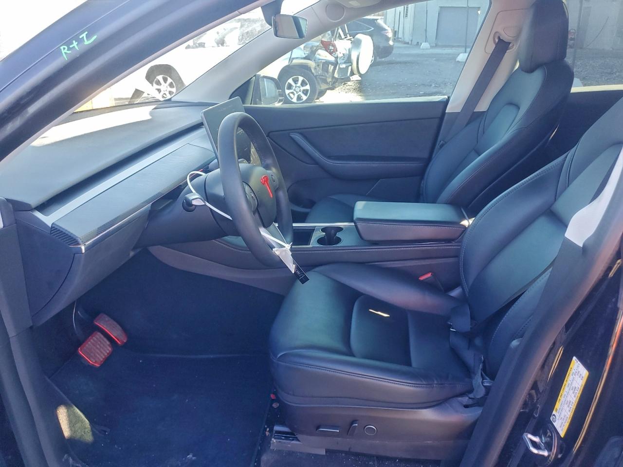 2022 Tesla Model Y VIN: 7SAYGDEE5NF370138 Lot: 93924335