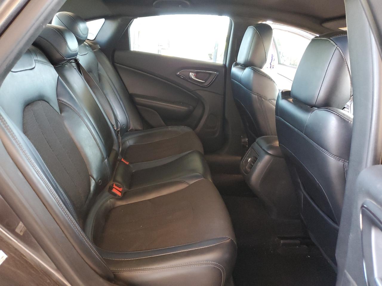 2015 Chrysler 200 S VIN: 1C3CCCBB9FN511890 Lot: 92738625