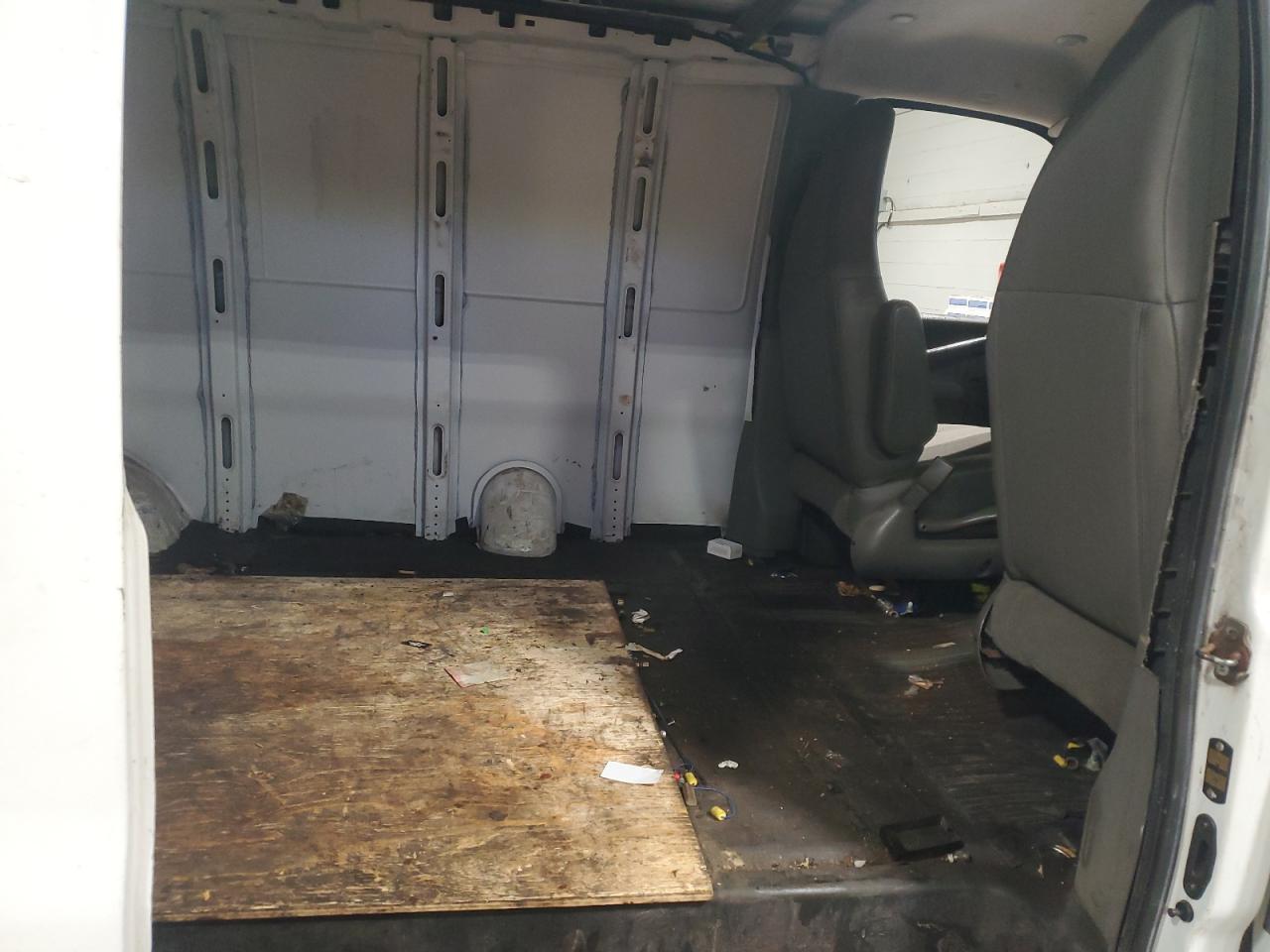 2018 GMC Savana G2500 VIN: 1GTW7AFP9J1172541 Lot: 90779565