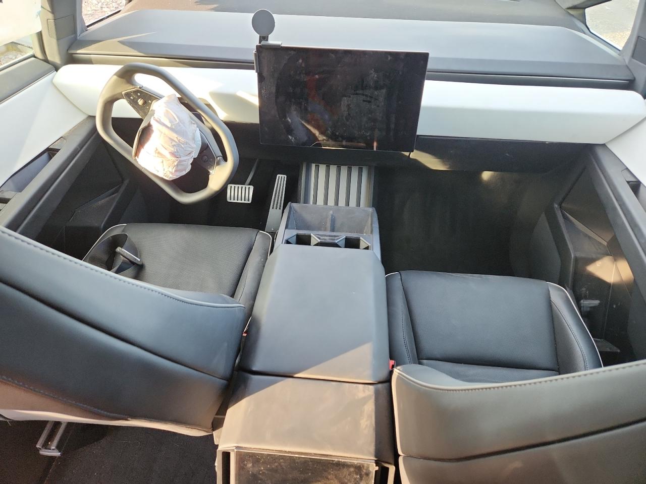 2024 Tesla Cybertruck VIN: 7G2CEHED1RA015995 Lot: 93077935