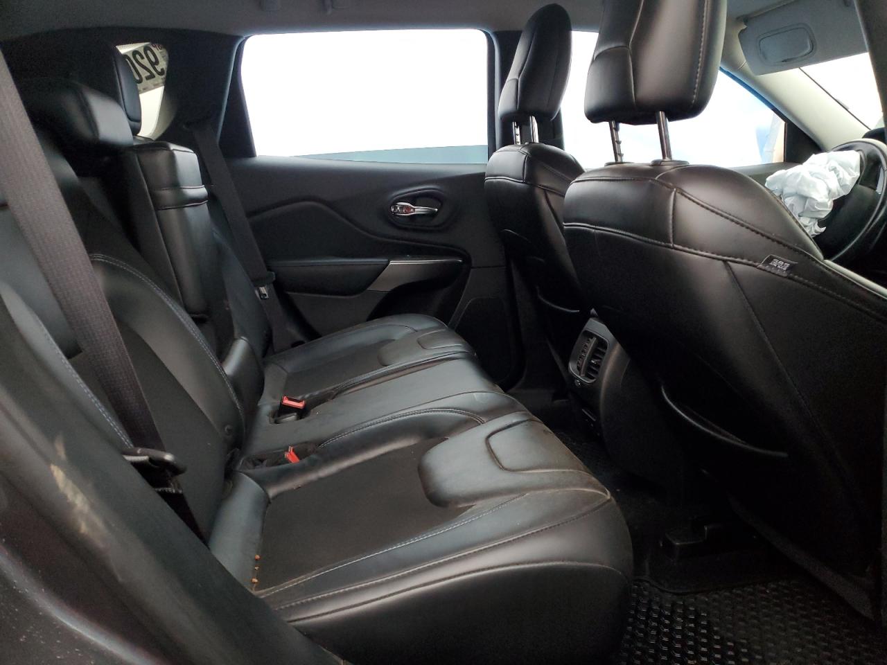 2019 Jeep Cherokee Latitude Plus VIN: 1C4PJMLBXKD355625 Lot: 92039645