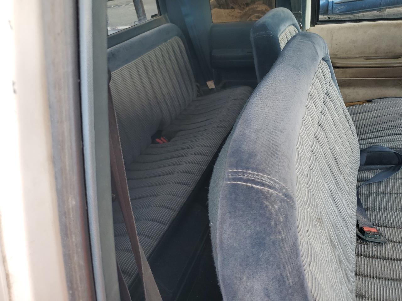 1990 Chevrolet Gmt-400 C2500 VIN: 2GCFC29K4L1174275 Lot: 91733965