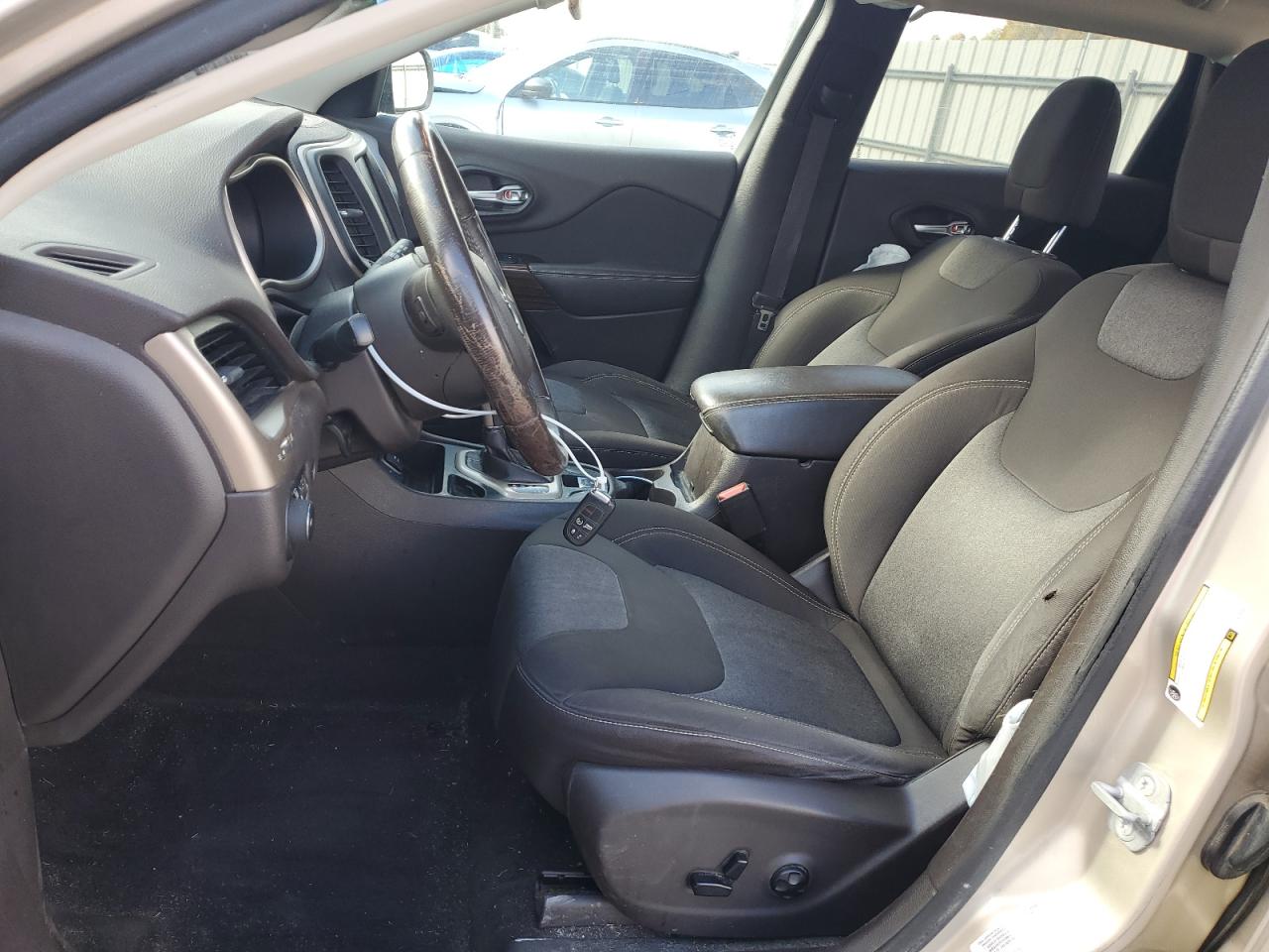 2014 Jeep Cherokee Latitude VIN: 1C4PJLCB5EW264801 Lot: 92350995