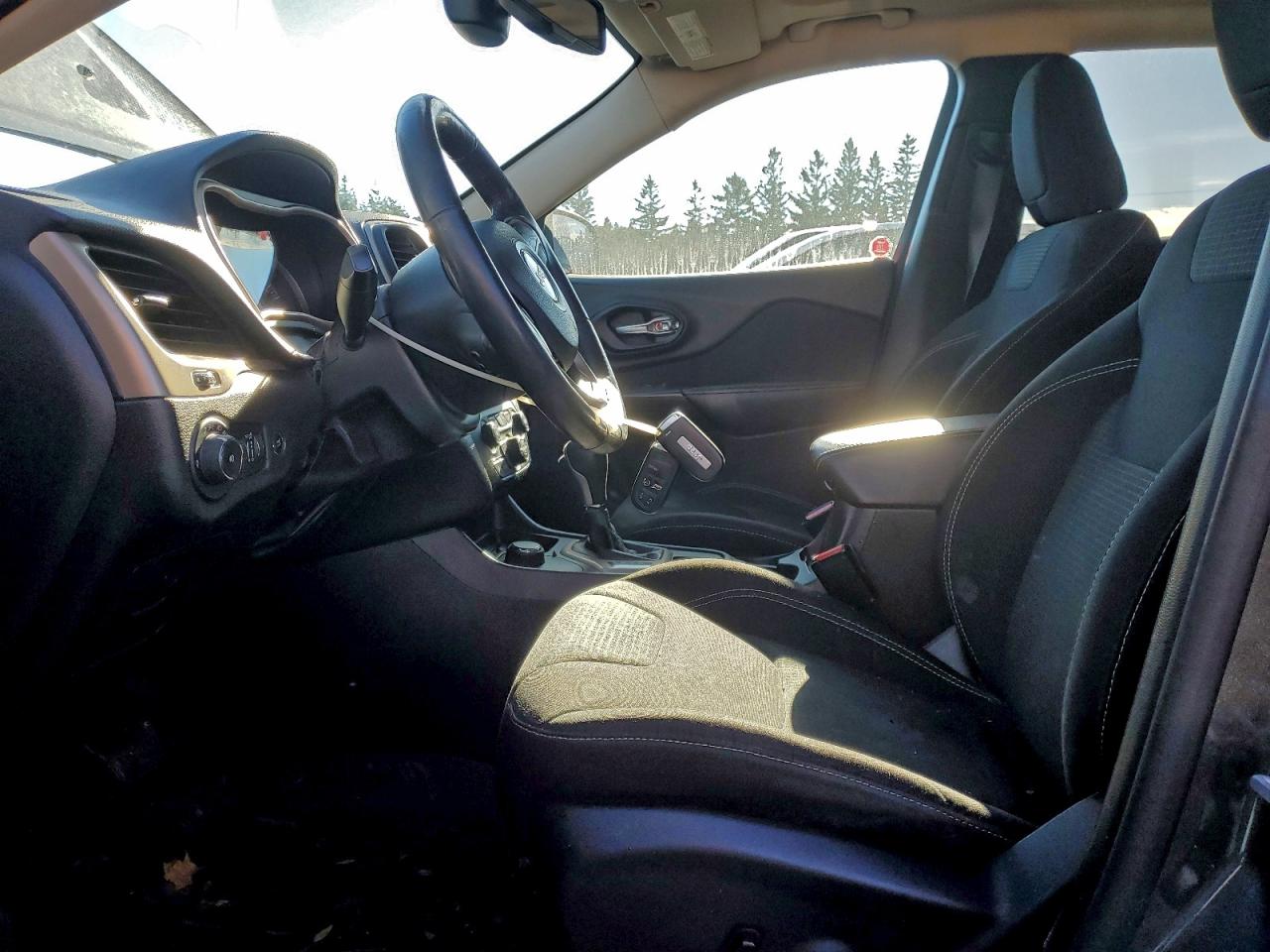 2016 Jeep Cherokee Latitude VIN: 1C4PJMCS3GW146884 Lot: 92787275