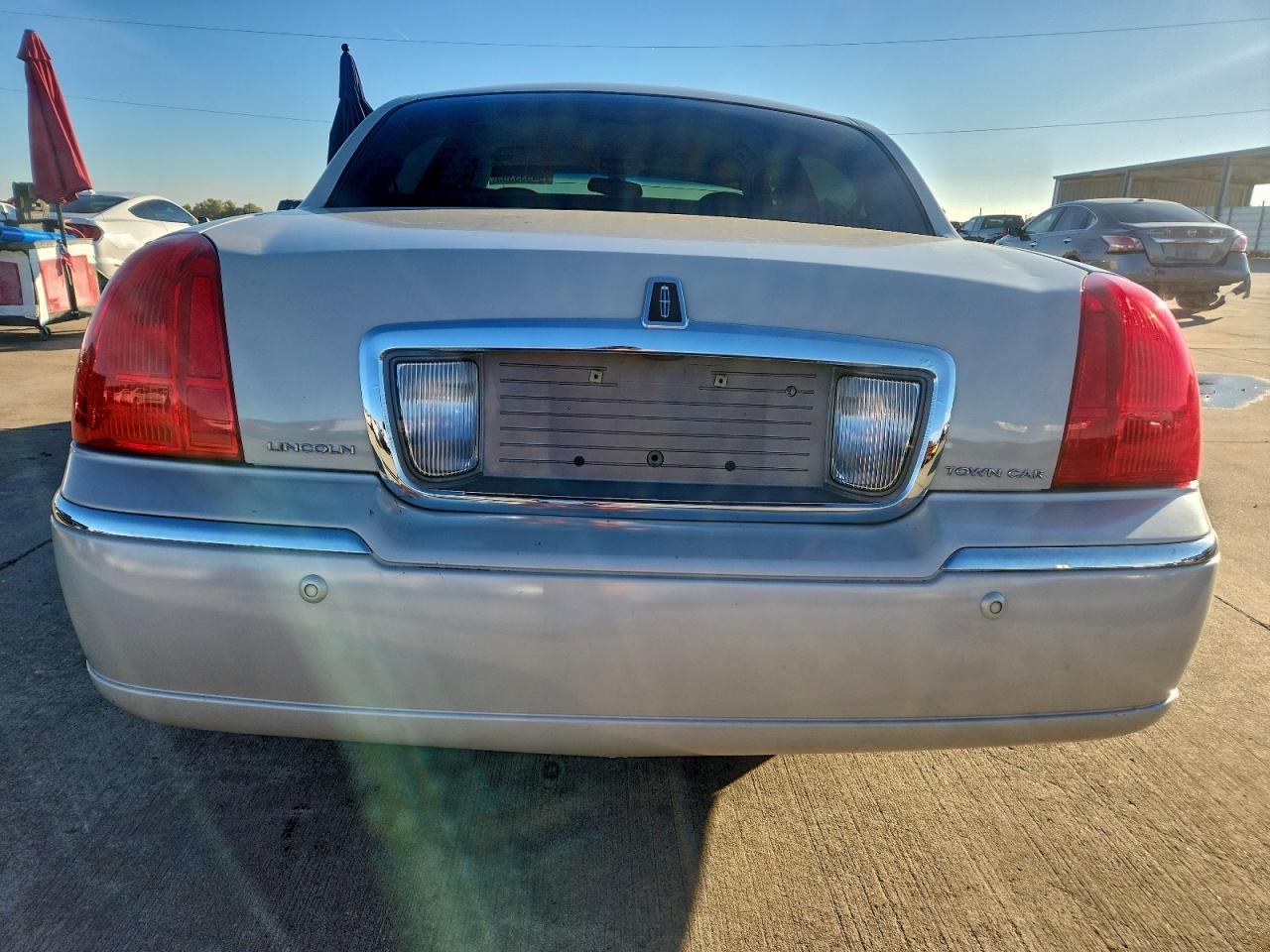 2005 Lincoln Town Car Signature VIN: 1LNHM81W35Y669845 Lot: 94533395
