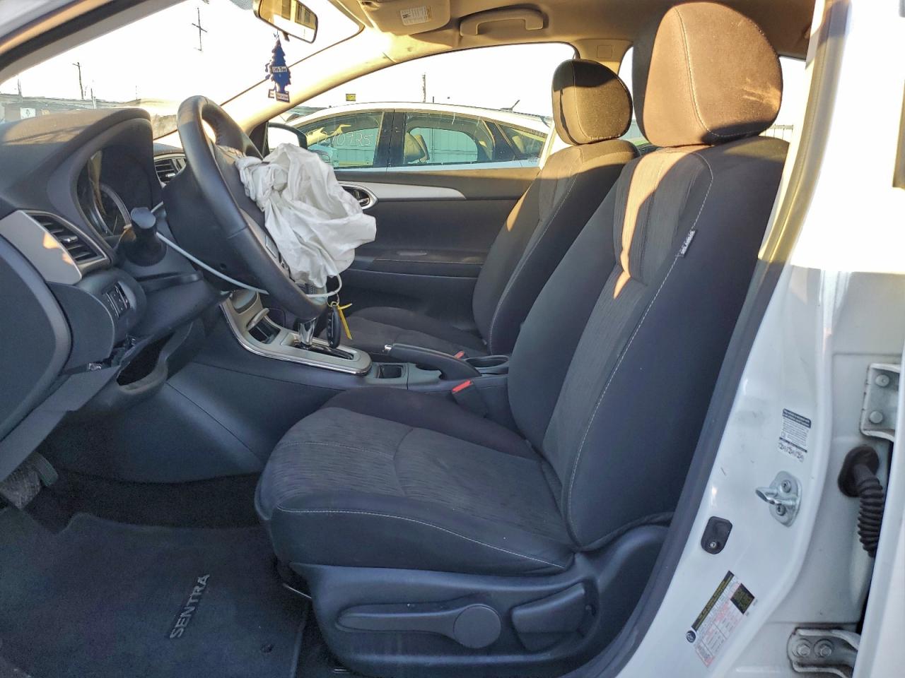 2015 Nissan Sentra S VIN: 3N1AB7AP5FL677322 Lot: 93972835