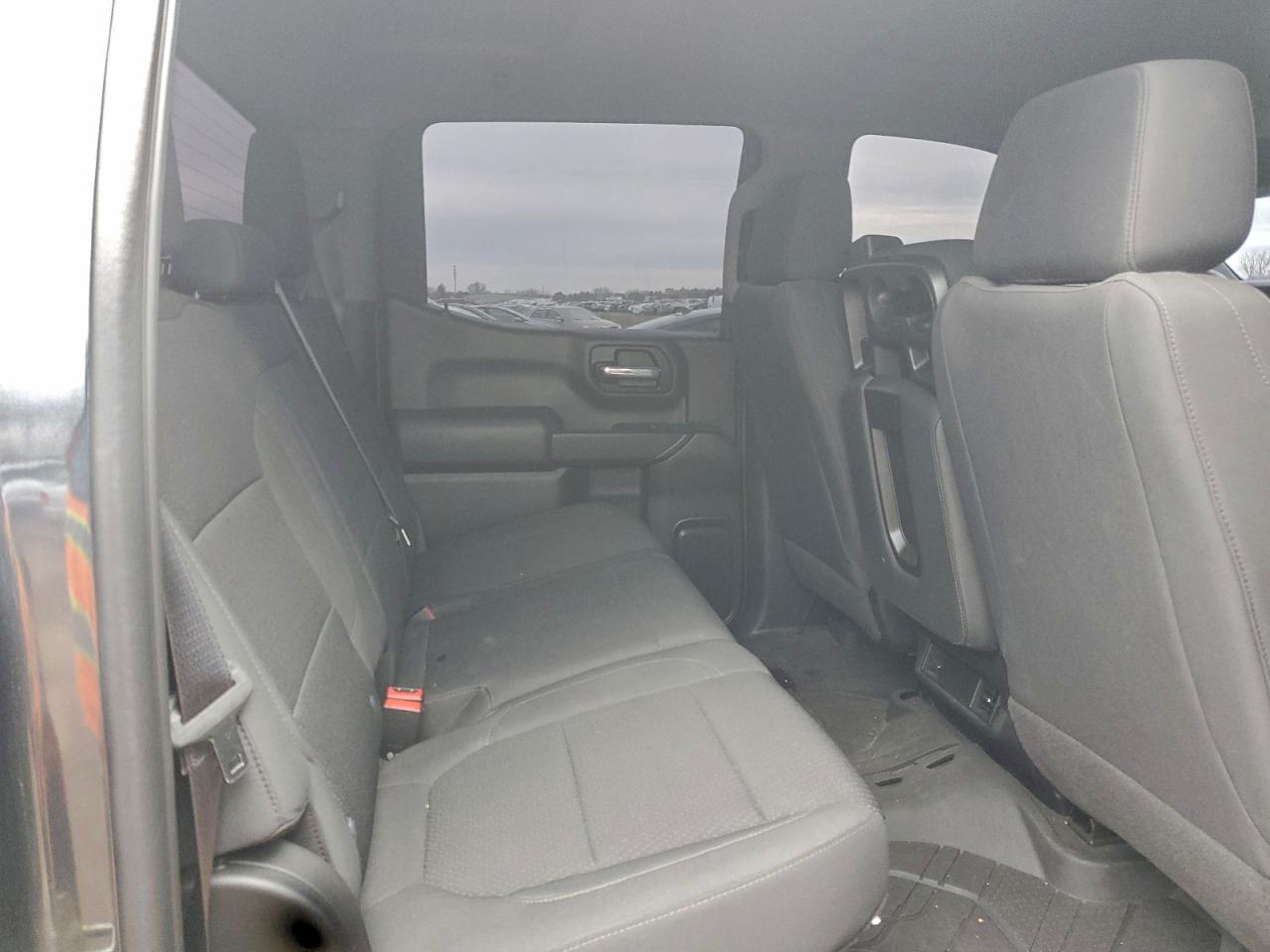 2021 Chevrolet Silverado K1500 Custom VIN: 1GCUYBEF2MZ421352 Lot: 93320615