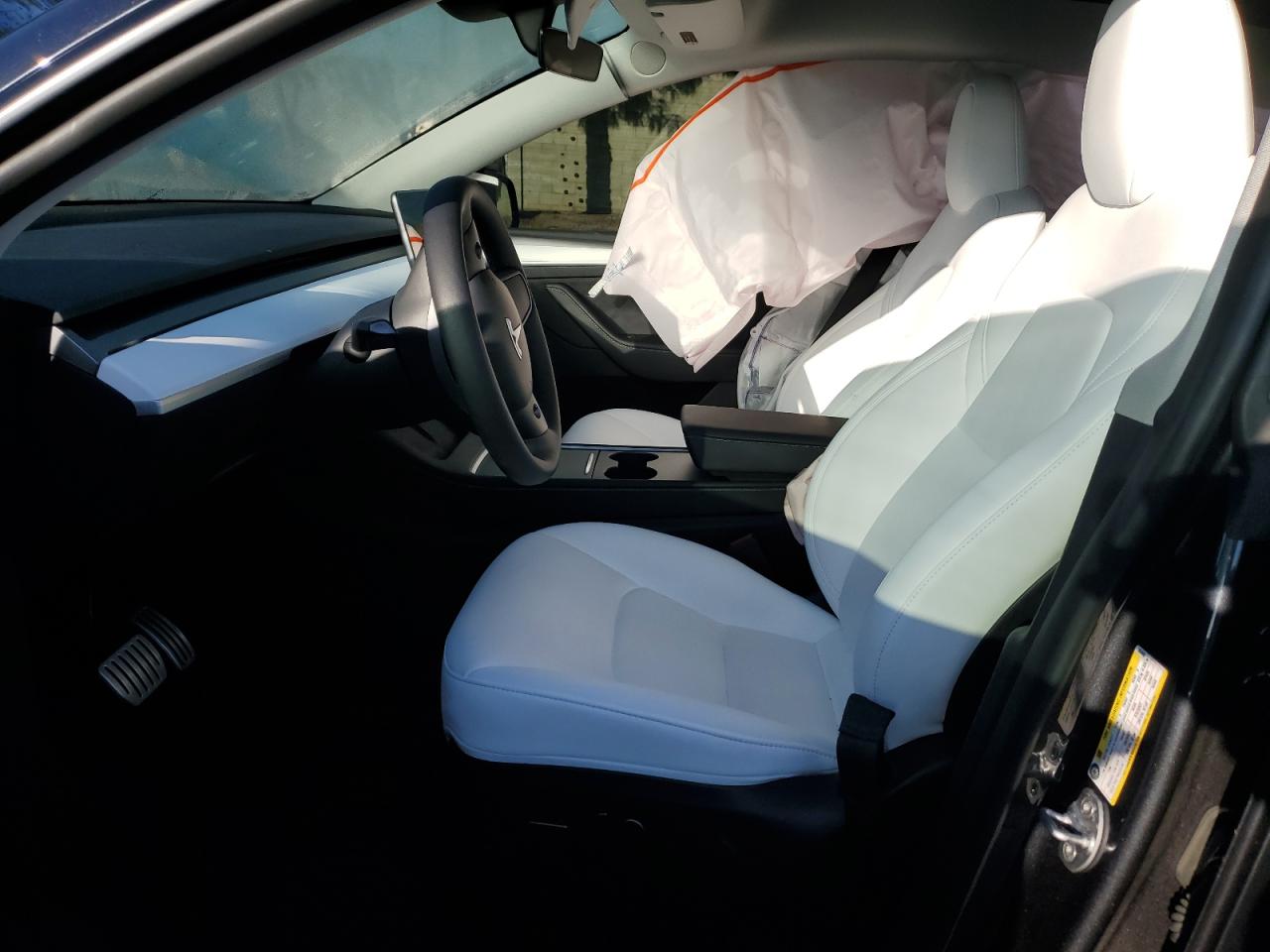 2024 Tesla Model Y VIN: 7SAYGDEF8RF024468 Lot: 91610225