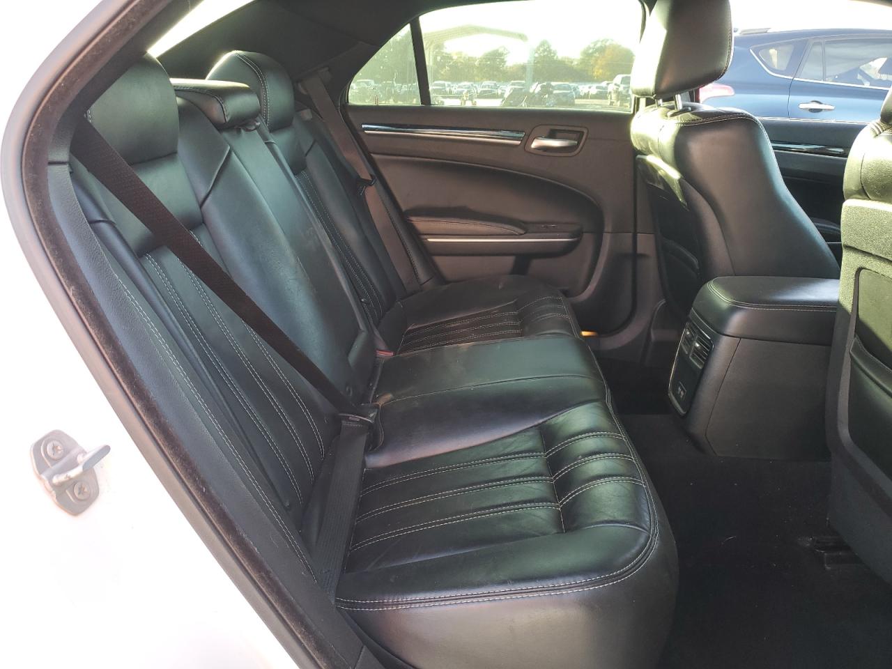 2019 Chrysler 300 S VIN: 2C3CCABG6KH638096 Lot: 92981445