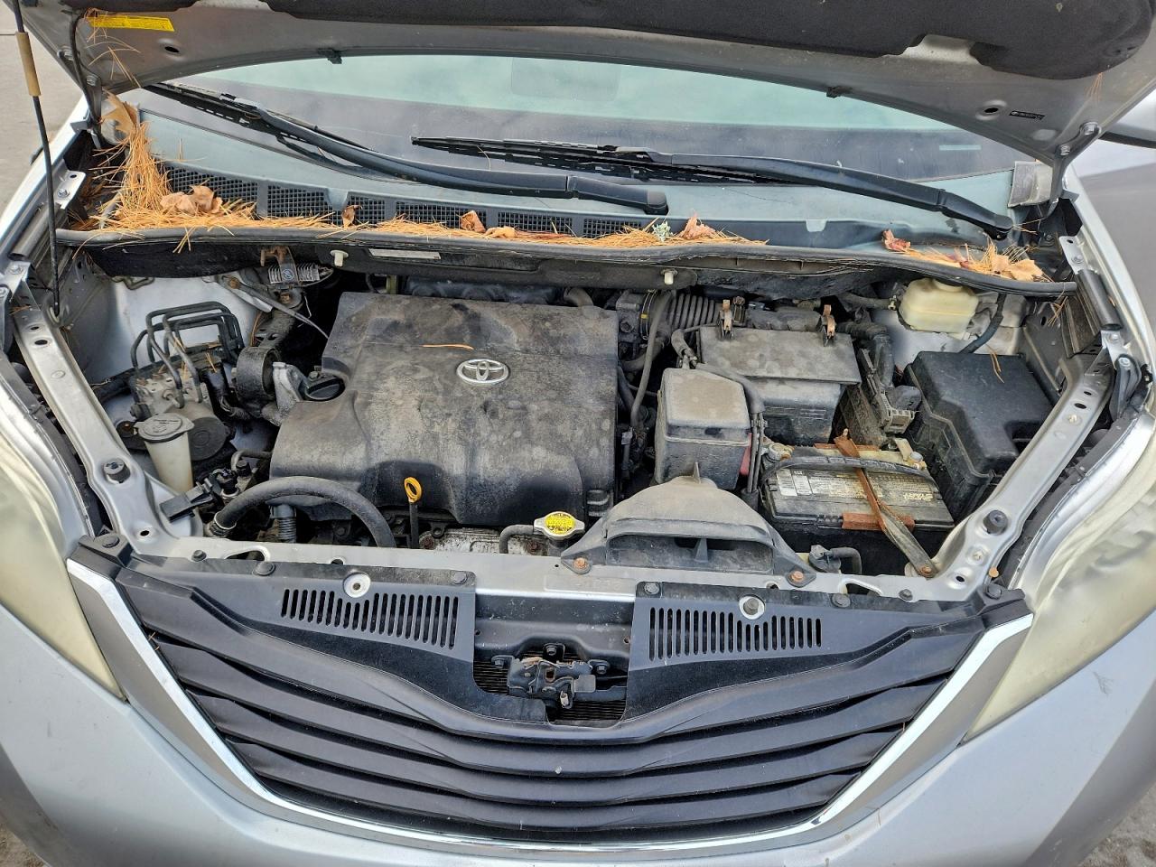 2011 Toyota Sienna Le VIN: 5TDKK3DC0BS142017 Lot: 93746855