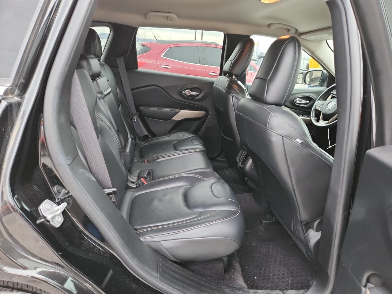 2017 Jeep Cherokee Latitude VIN: 1C4PJMCS2HW575354 Lot: 92752135