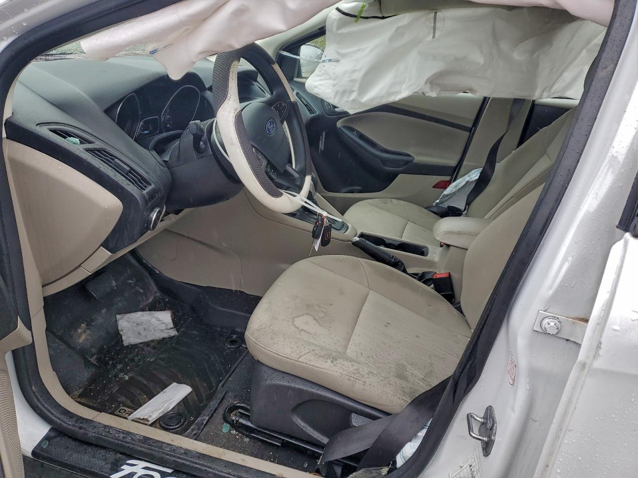 2017 Ford Focus Se VIN: 1FADP3K22HL247601 Lot: 93417755