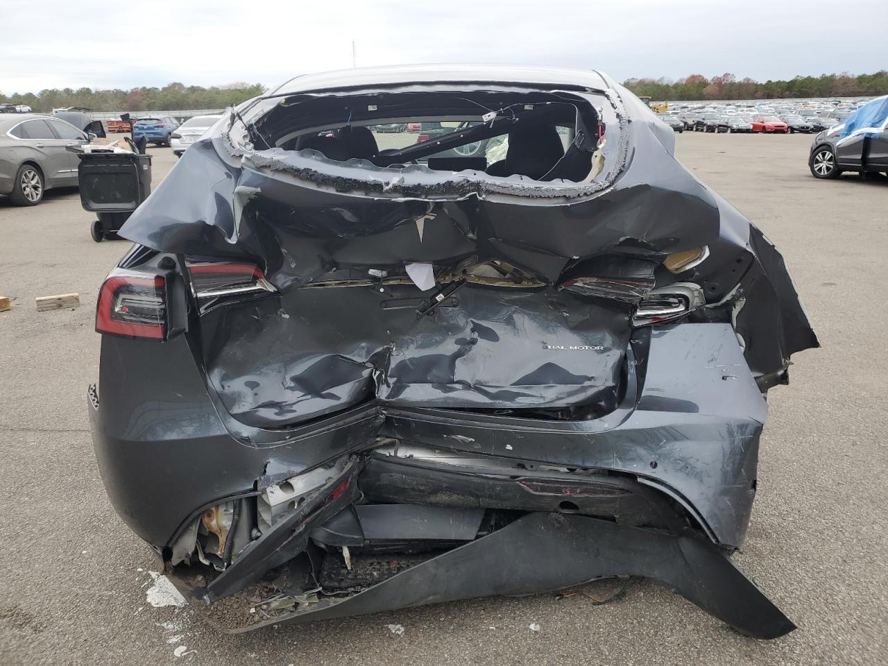 2022 Tesla Model Y VIN: 7SAYGDEE0NF401683 Lot: 91700095