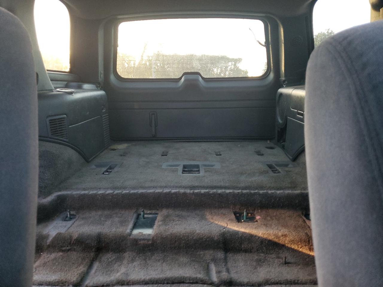 2002 Chevrolet Tahoe C1500 VIN: 1GNEC13T12J268228 Lot: 92022485