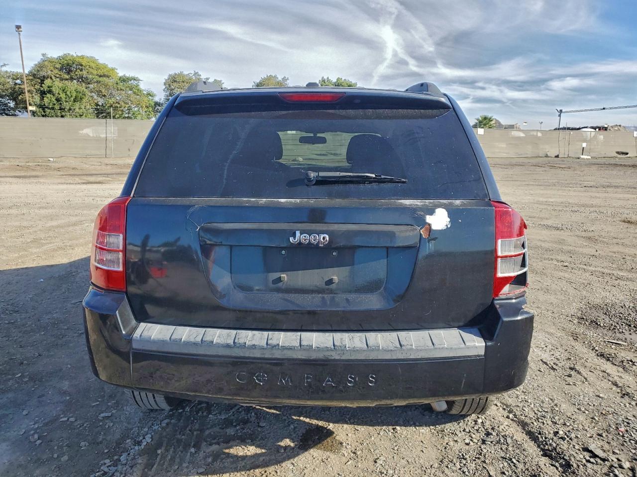 2010 Jeep Compass Sport VIN: 1J4NF1FB7AD675044 Lot: 93101465