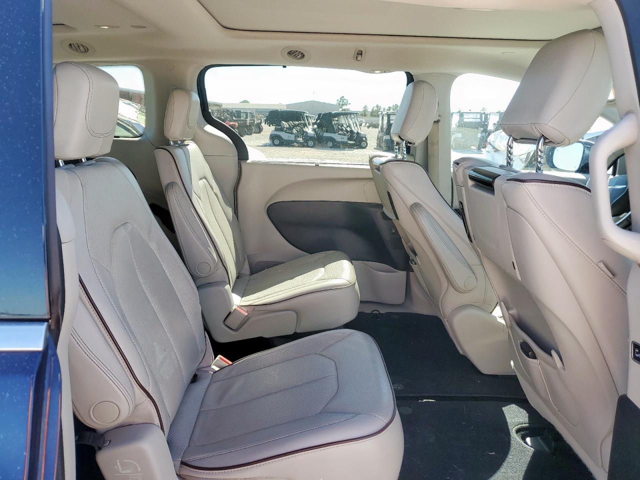 2017 Chrysler Pacifica Limited VIN: 2C4RC1GG0HR647569 Lot: 92217415