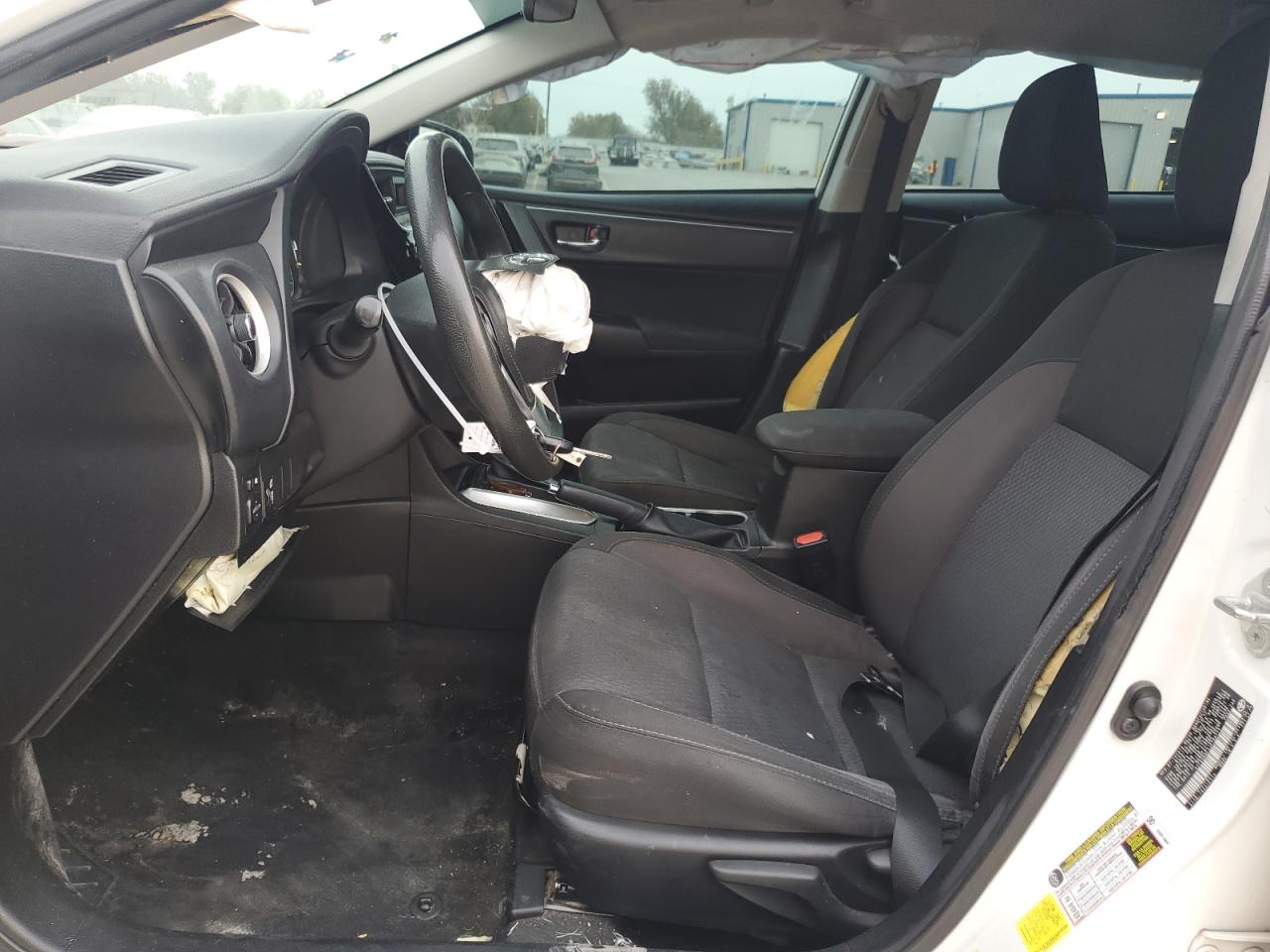 2018 Toyota Corolla L VIN: 5YFBURHE3JP786773 Lot: 92744875