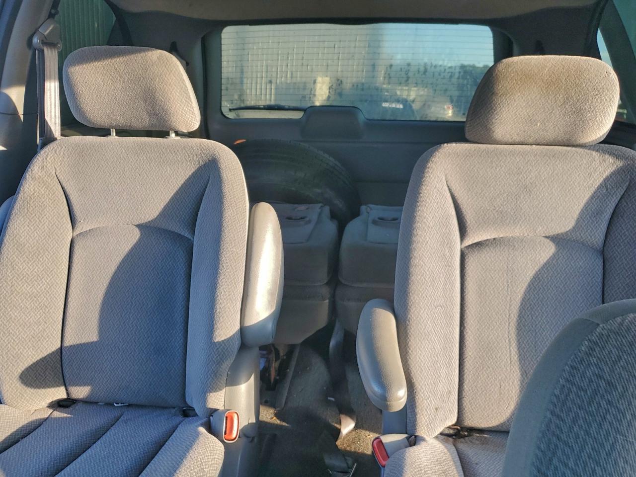 2004 Chrysler Town & Country VIN: 1C4GP45R24B561898 Lot: 93708475