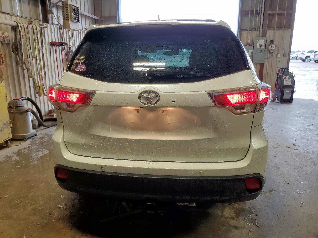 2015 Toyota Highlander Limited VIN: 5TDYKRFH8FS065974 Lot: 92634835