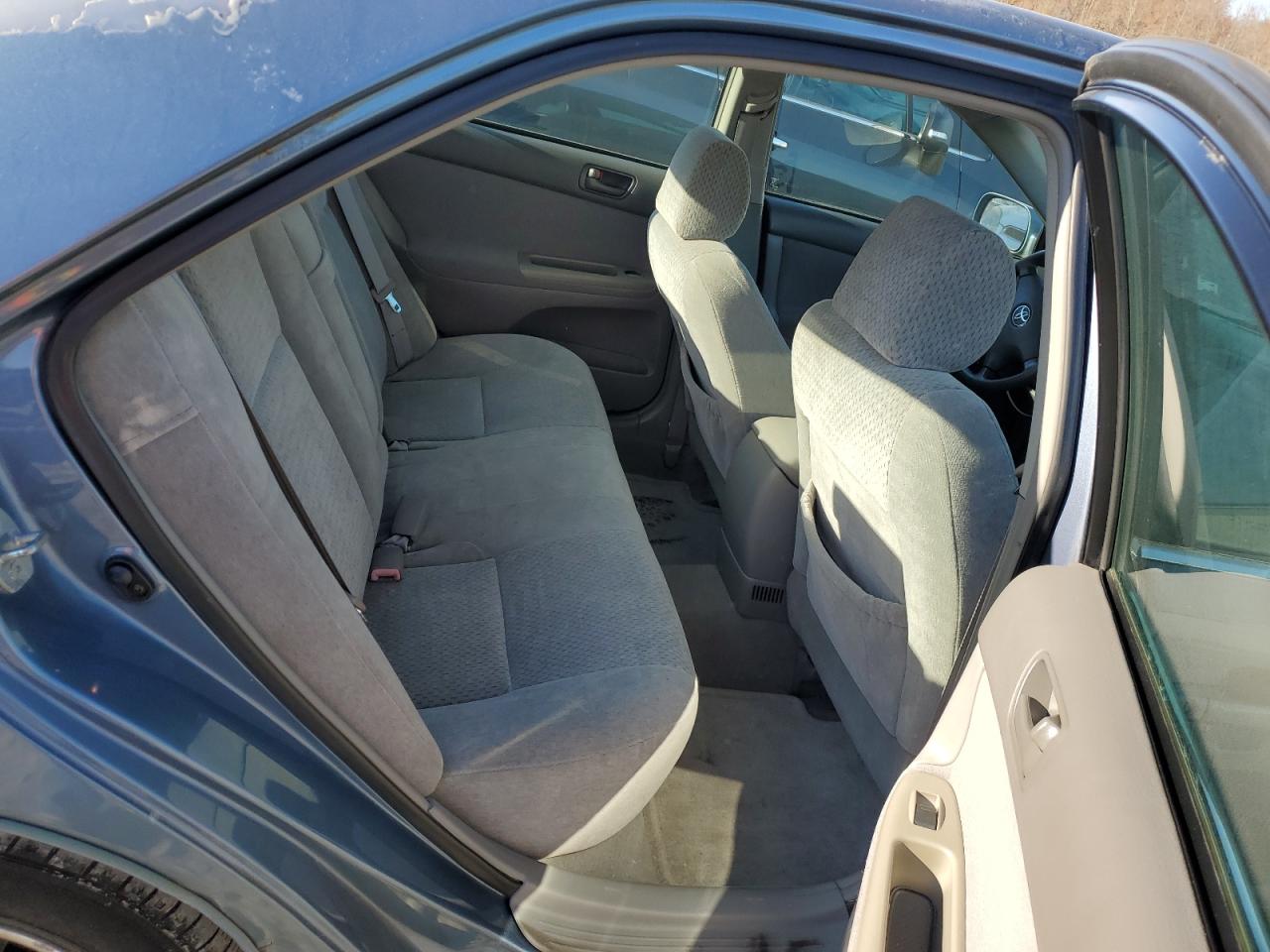 2004 Toyota Camry Le VIN: 4T1BF32K04U587947 Lot: 92397115