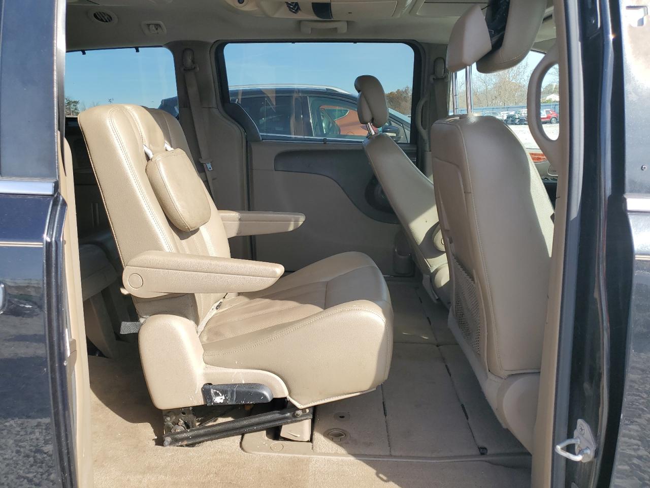 2015 Chrysler Town & Country Touring L VIN: 2C4RC1CG0FR514300 Lot: 92171675