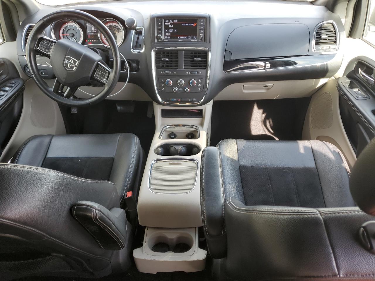 2018 Dodge Grand Caravan Sxt VIN: 2C4RDGCG8JR238893 Lot: 92384275