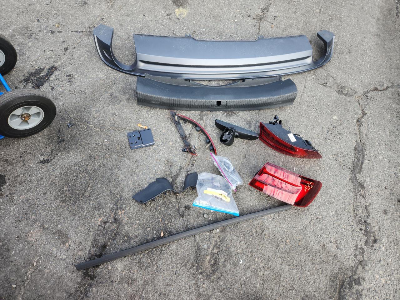 2018 Audi A4 Premium VIN: WAUDNAF41JA022942 Lot: 90817245