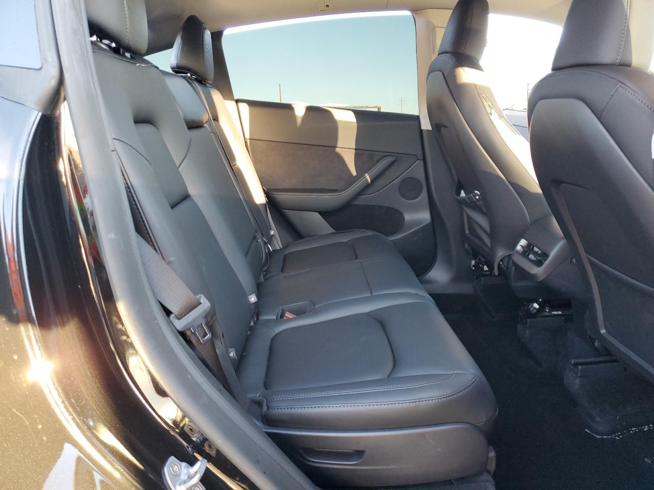 2025 Tesla Model Y VIN: 7SAYGAEE2SF307962 Lot: 92039285