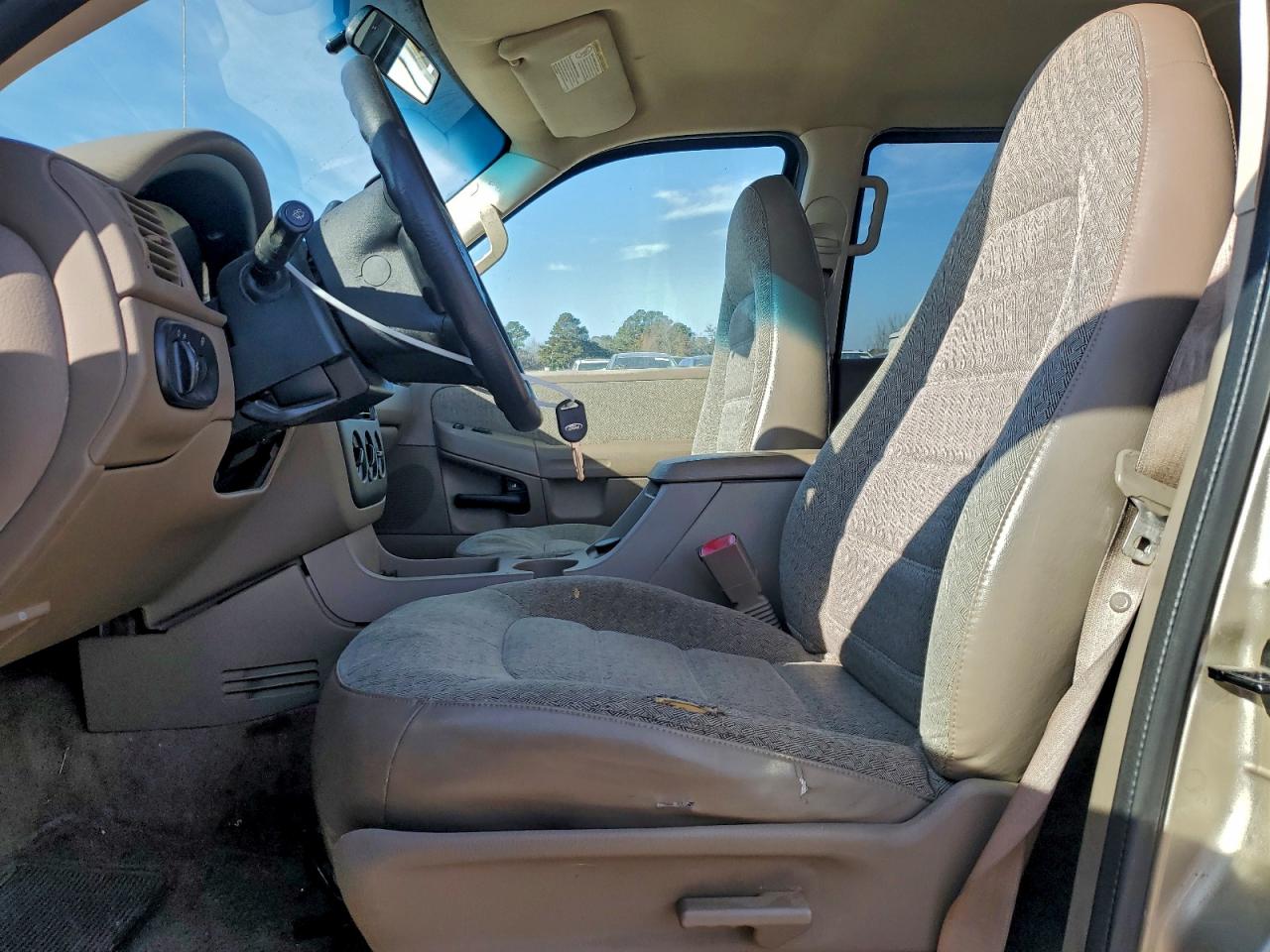 2002 Ford Explorer Xls VIN: 1FMZU62E92UC34152 Lot: 94050985