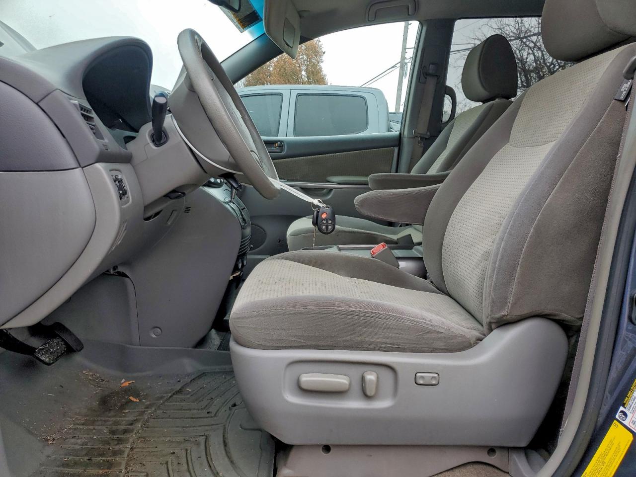 2009 Toyota Sienna Ce VIN: 5TDZK23C59S261234 Lot: 93980755