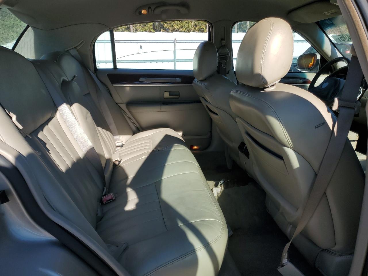 2004 Lincoln Town Car Executive VIN: 1LNHM81W34Y662151 Lot: 82414495