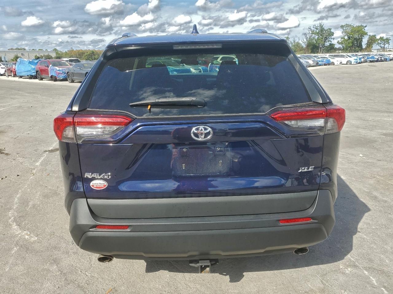 2021 Toyota Rav4 Xle VIN: 2T3W1RFV2MW138879 Lot: 94377555