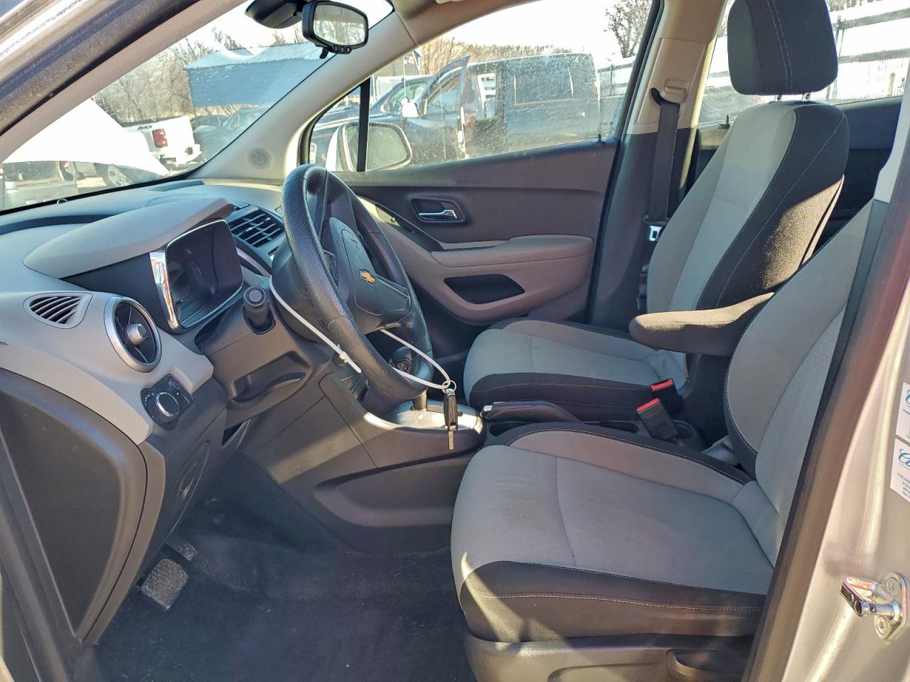 2015 Chevrolet Trax Ls VIN: KL7CJKSB8FB079853 Lot: 94598975