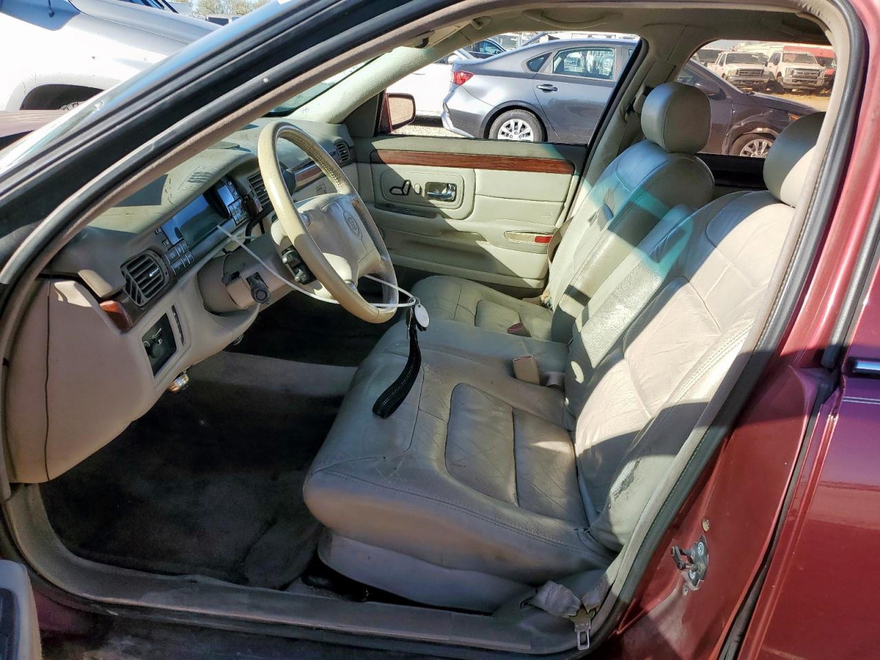 1998 Cadillac Deville VIN: 1G6KD54Y3WU703865 Lot: 92371065