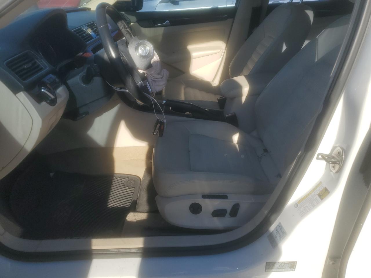 2013 Volkswagen Passat Sel VIN: 1VWCN7A36DC068370 Lot: 92043205