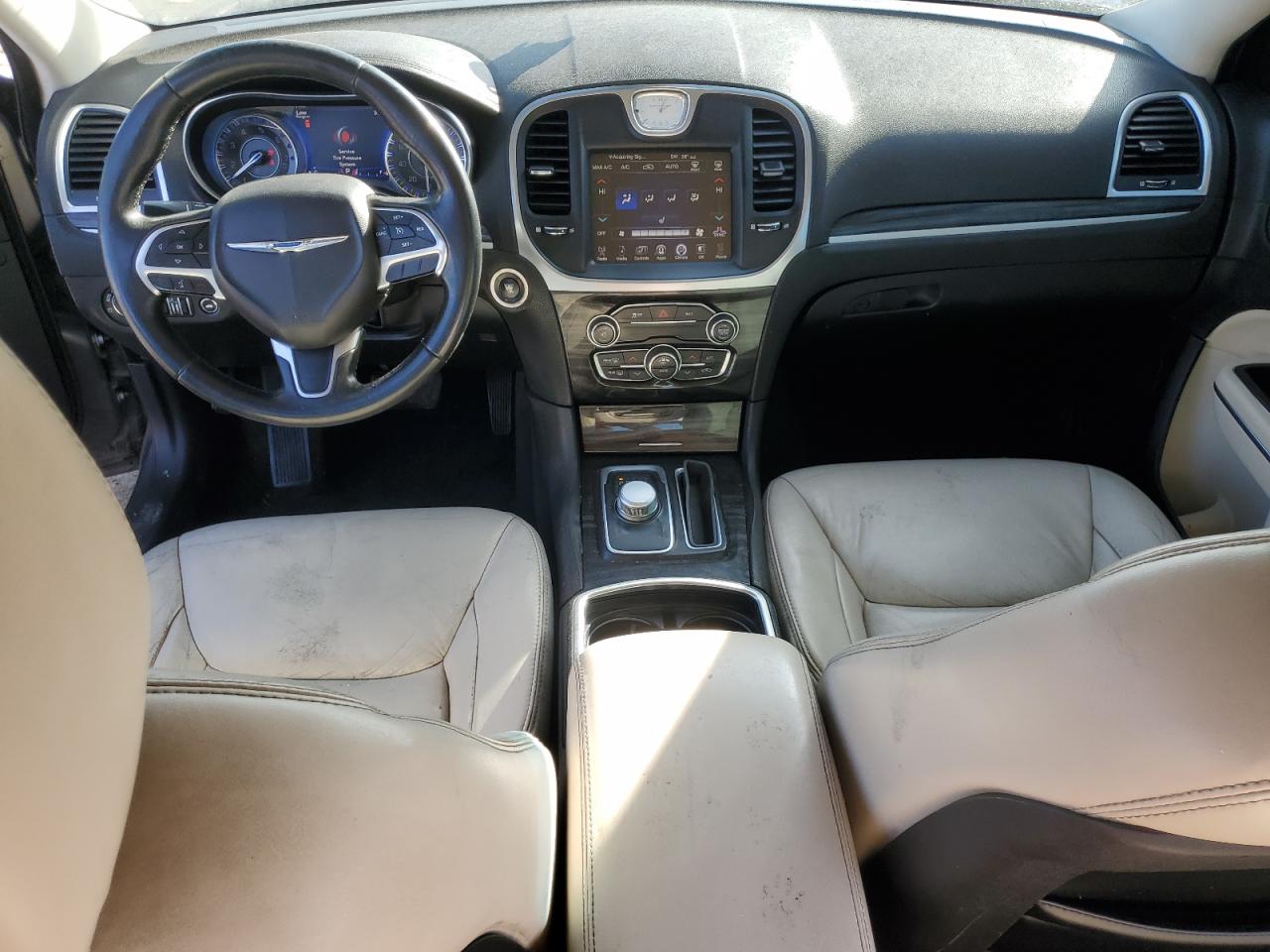 2015 Chrysler 300 Limited VIN: 2C3CCARG6FH736590 Lot: 92408795