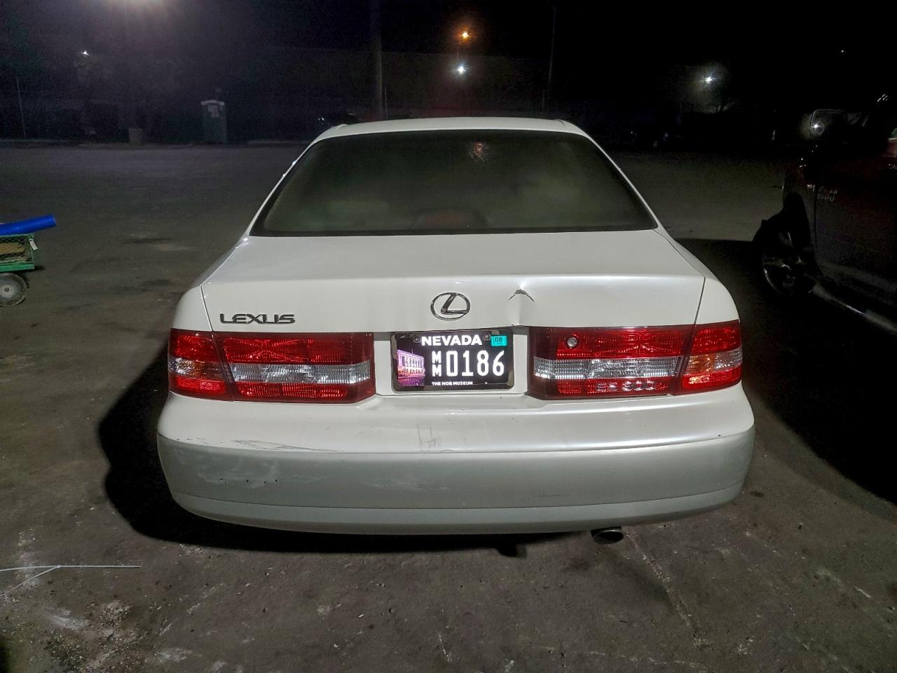 2000 Lexus Es 300 VIN: 076119 Lot: 85441275