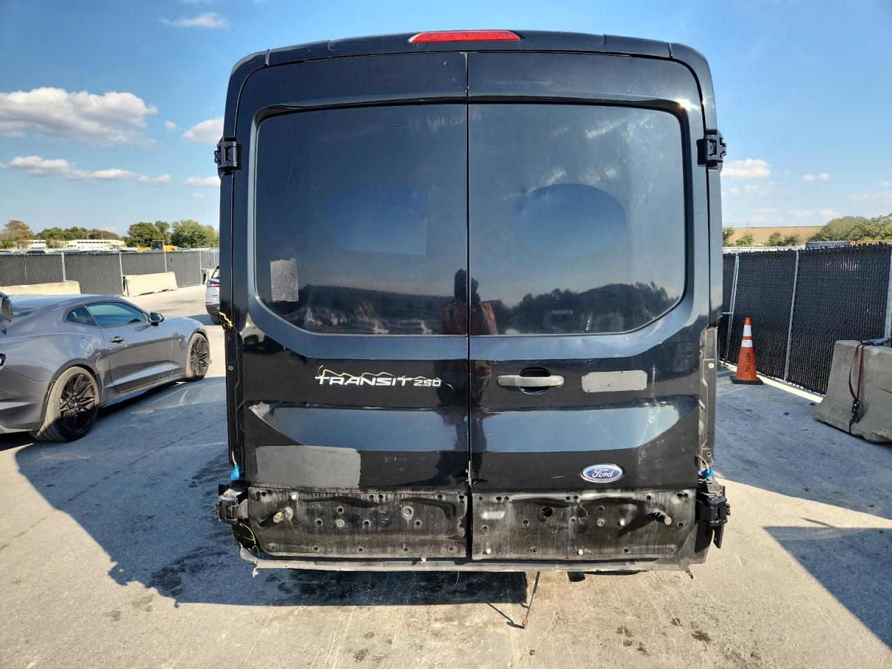 2017 Ford Transit T-250 VIN: 1FTYR2CM3HKB01911 Lot: 92471935