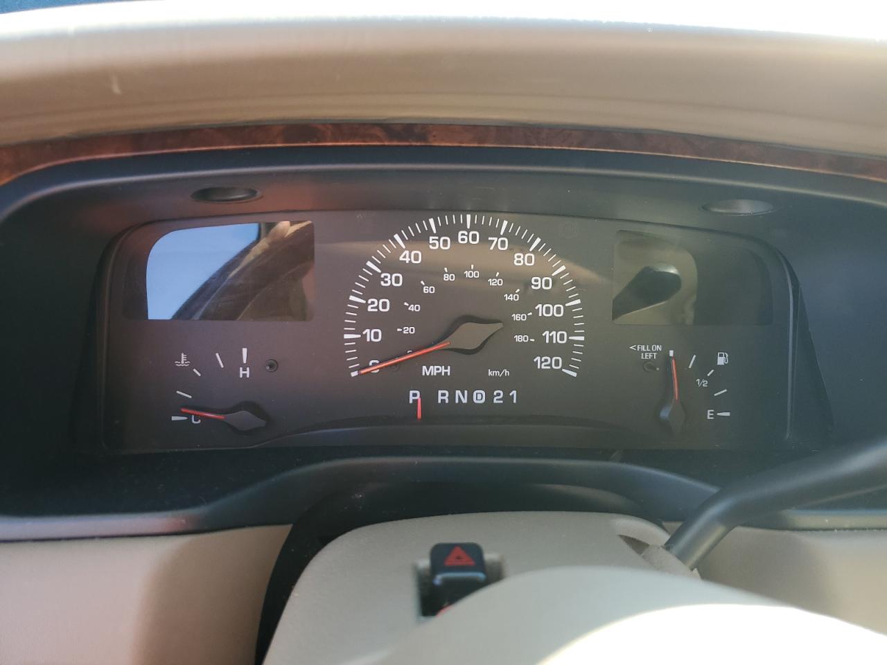 2002 Lincoln Town Car Signature VIN: 1LNHM82W02Y615865 Lot: 91228635